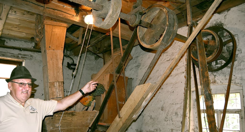 So läufts in der Mühle Saubach: Falk Nitsche, der hier aufgewachsen ist, kennt sich bestens aus.
