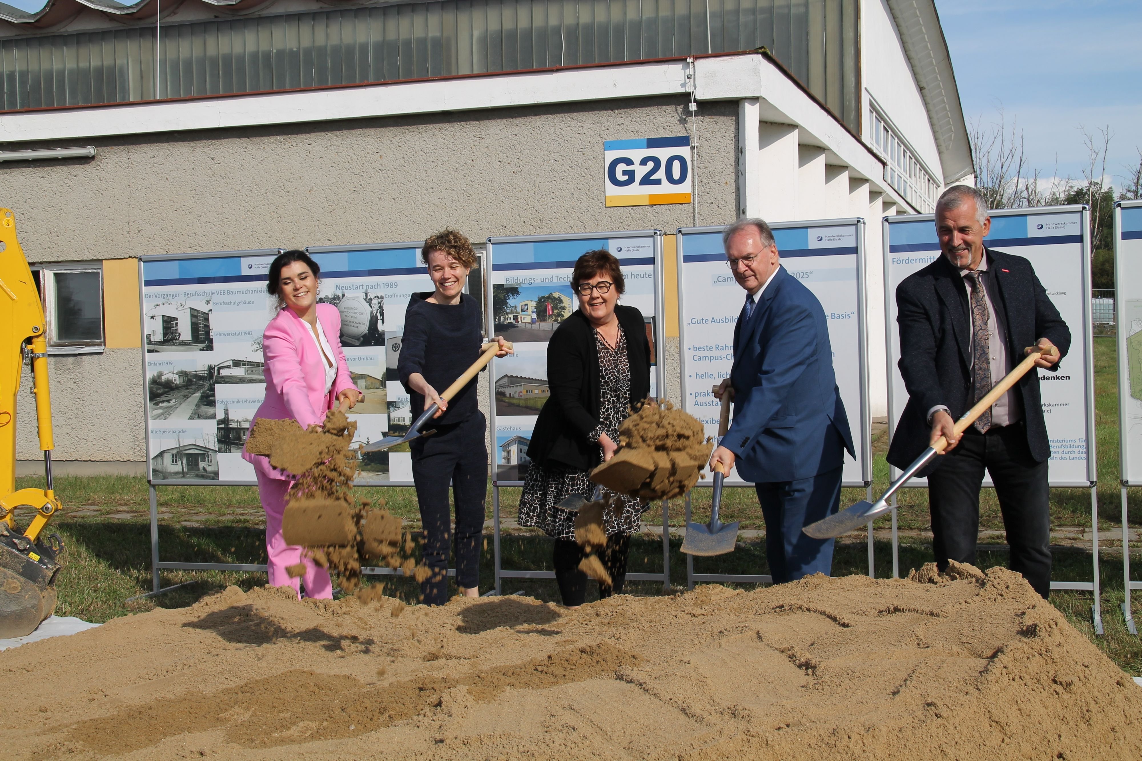 Neubau: Erster Spatenstich: Für Handwerkskammer Wird Ganzer ...