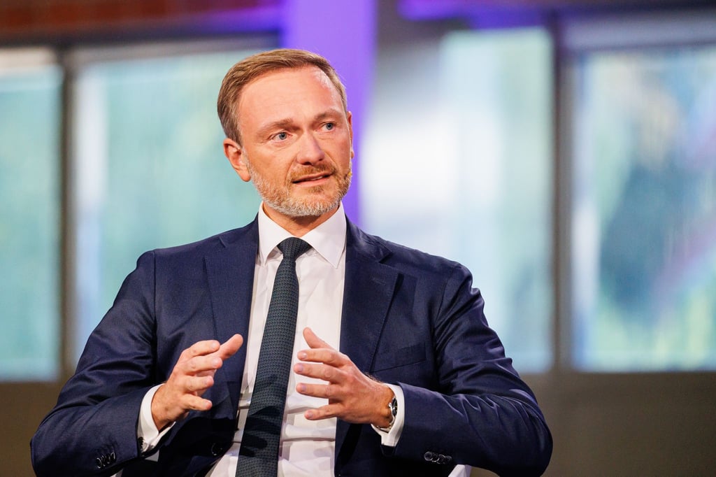 Bundesfinanzminister Christian Lindner (FDP) spricht beim Talkformat „RND vor Ort“ vom Redaktionsnetzwerk Deutschland.