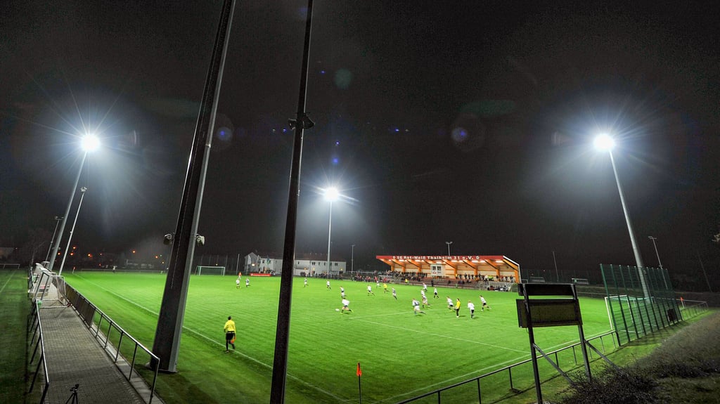 Wird im Amateurfußball bald das Flutlicht abgestellt?