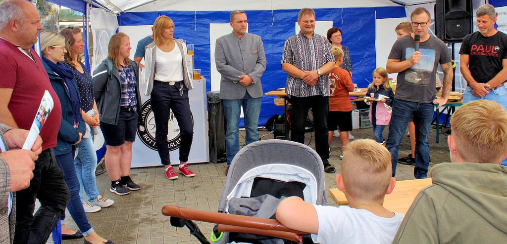 Der Förderverein Evangelische Grundschule Hohe Börde und für das Projekt engagierte Bürger stellten sich beim Tag der offenen Tür den interessierten Eltern und Großeltern vor. Ziel ist ein Schulstart zum 18. August 2023. Dafür gibt es aber noch viel zu tun.