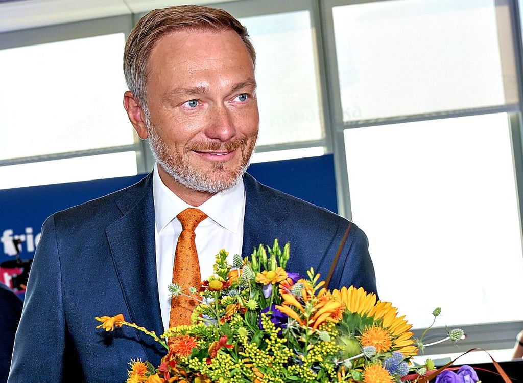 Wenn Christian Lindner Blumensträuße verteilte oder erhielt, waren es immer Stillleben – ganz ohne Bienen.