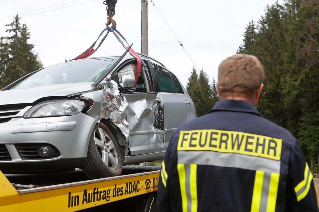 Mehrere Faktoren entscheiden darüber, ob Versicherer nach einem Unfall den Neupreis oder nur den Wiederbeschaffungswert ersetzen.