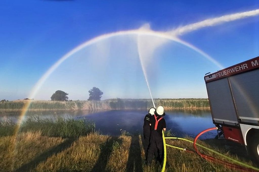 Übungseinsatz bei der Freiwilligen Feuerwehr Magdeburg-Prester. Die ehrenamtlichen Wehren sind wichtiger Teil der kommunalen Rettungskette im Ernstfall.