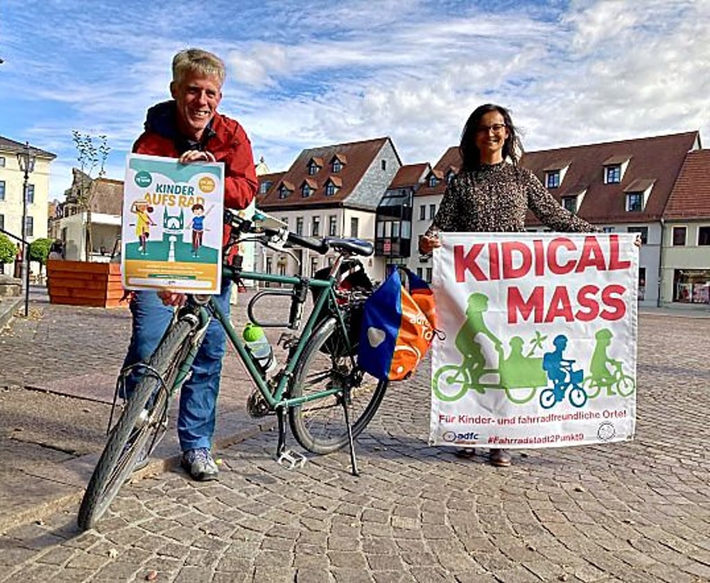 Stephan Marahrens und Christiane Lange laden Familien zu einer Radtour durch Köthen ein.