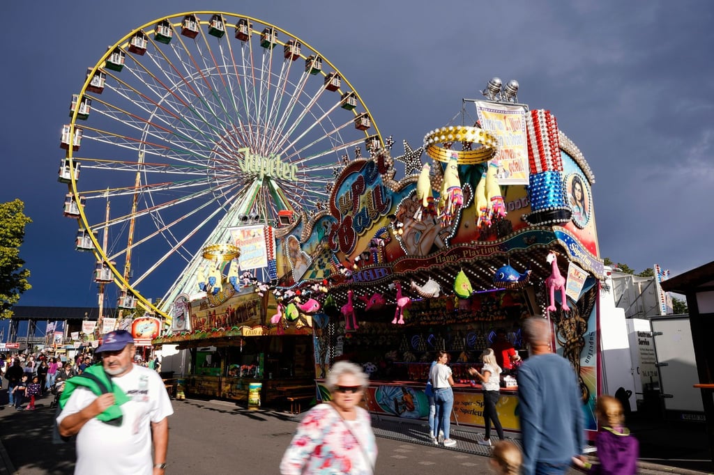 Nach zweijähriger Corona-Zwangspause erwartet die pfälzische Kommune Bad Dürkheim bis zum 19. September wieder mehr als 600 000 Menschen. Das Spektakel gilt als größtes Weinfest der Welt.