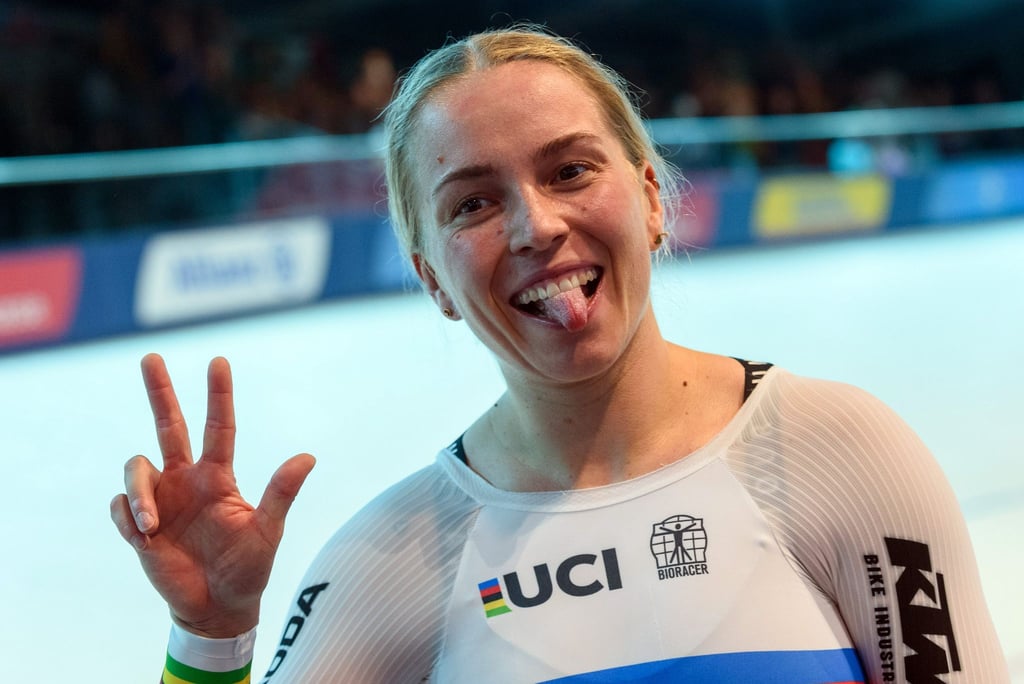 Emma Hinze aus Deutschland jubelt nach einem Rennen.