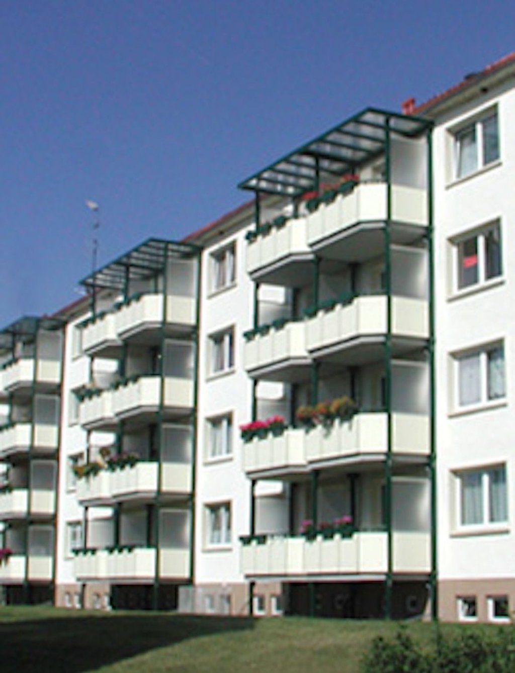 Die Pareyer Wohnungsbaugesellschaft unterhält unter anderem Wohnungen in der Straße Am Sportplatz und im Lustgarten.