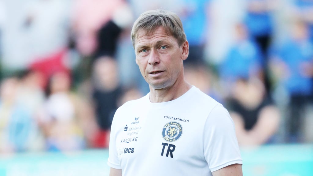 Sven Köhler trainiert den Oberligisten VfB Auerbach.