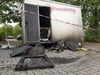 Ein Imbiss-Anhänger brannte komplett in Magdeburg aus. Die Spurensicherung am Tatort wurde durchgeführt.