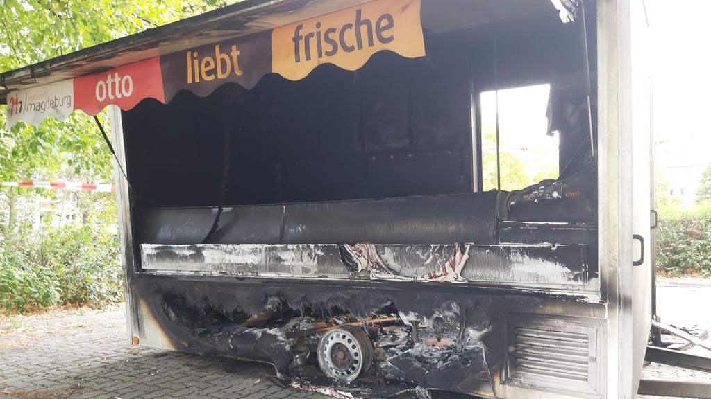 Am Samstag kam es zu einem Brand eines Imbiss-Wagens in Magdeburg.