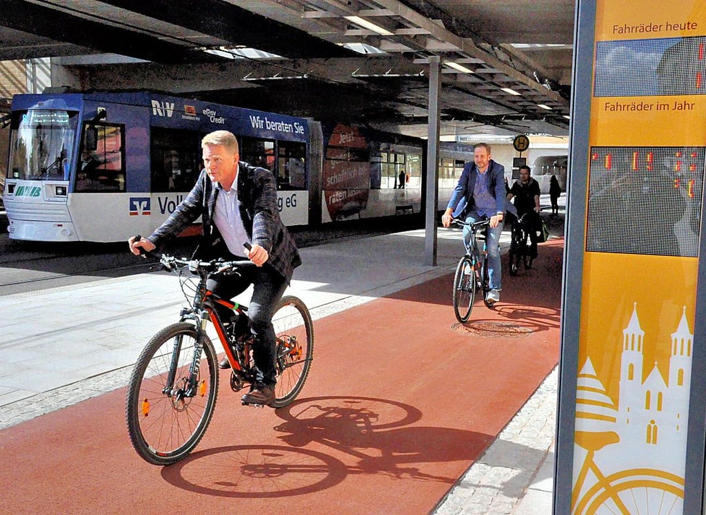 Verkehrs Gau In Magdeburg Diese Brücken Sind Dicht Ihre Route Ändert Sich Jetzt - dw97xu8