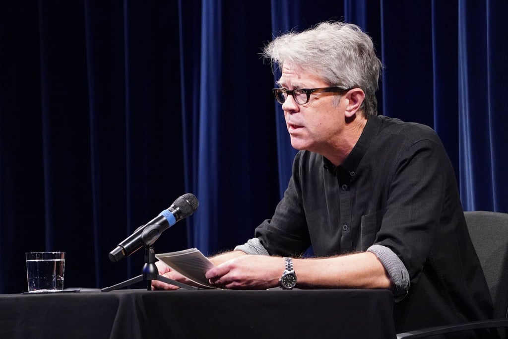 Der US-amerikanische Schriftsteller Jonathan Franzen während einer Lesung im Theater Lübeck aus seinem Roman "Crossroads".