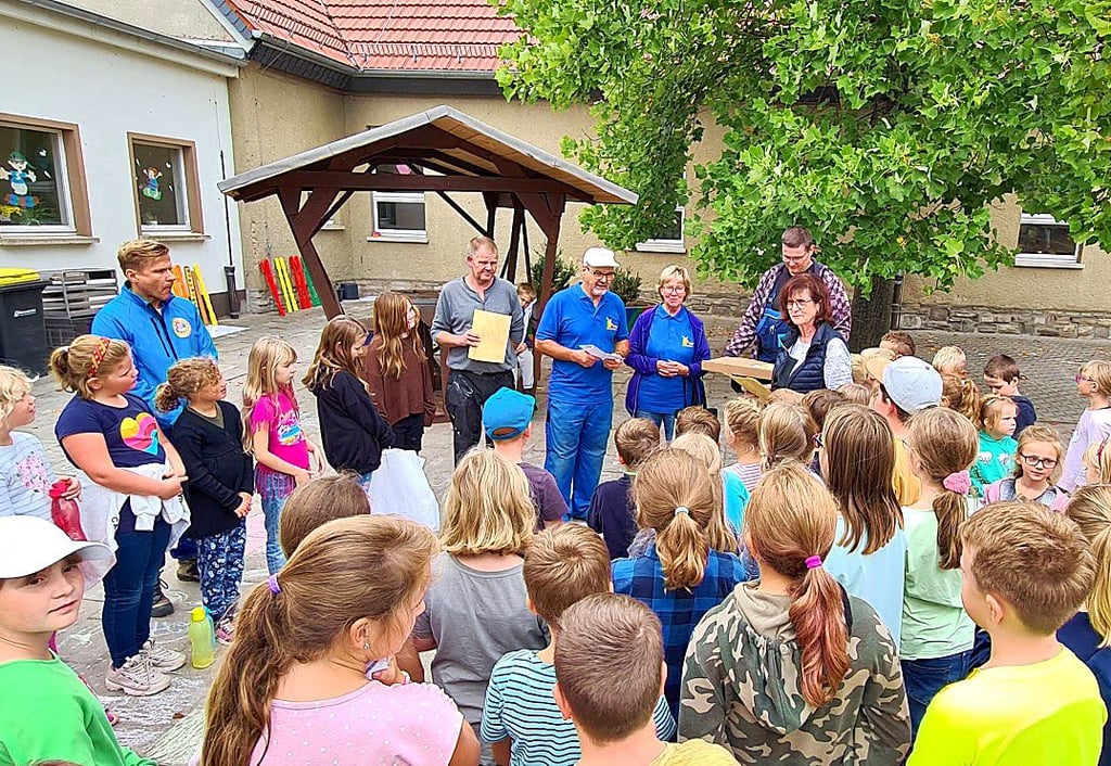 An der Grundschule „An der Mühle“ in Sachsendorf gab es eine Maler-Aktion, an dem die Schüler mit teilnahmen.