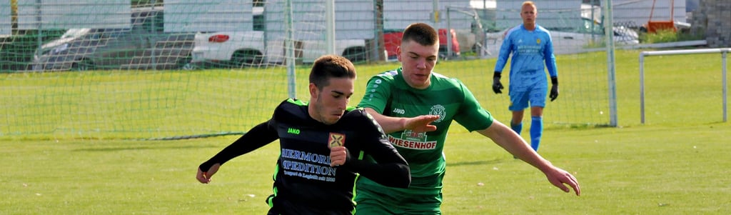 Kämpferisch konnte Nils Brandt (l.) sowie seinen Mitspielern des TSV Grün-Weiß Kleinmühlingen/Zens nicht viel vorgeworfen werden. Die Defizite liegen eher im Kreieren von Chancen.
