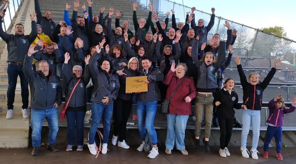 Groß war der Jubel der Güsener Delegation auf dem Landeserntedankfest nach der Siegerehrung. Es gab „Gold“ für den Heimatverein.