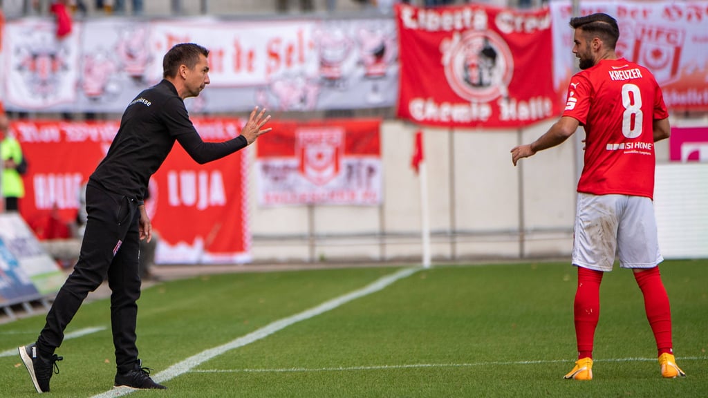 HFC-Trainer André Meyer (l.) und Rechtsverteidiger Niklas Kreuzer (r.) waren sich einig: Der SV Elversberg gewann verdient in Halle.