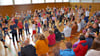 Da bebt die Sporthalle der Grundschule in Osterweddingen. Alle 142 Schüler tanzen zu einem Hip-Hop-Lied. Selbst manche der Besucher stehen am Schluss auf und tanzen mit.