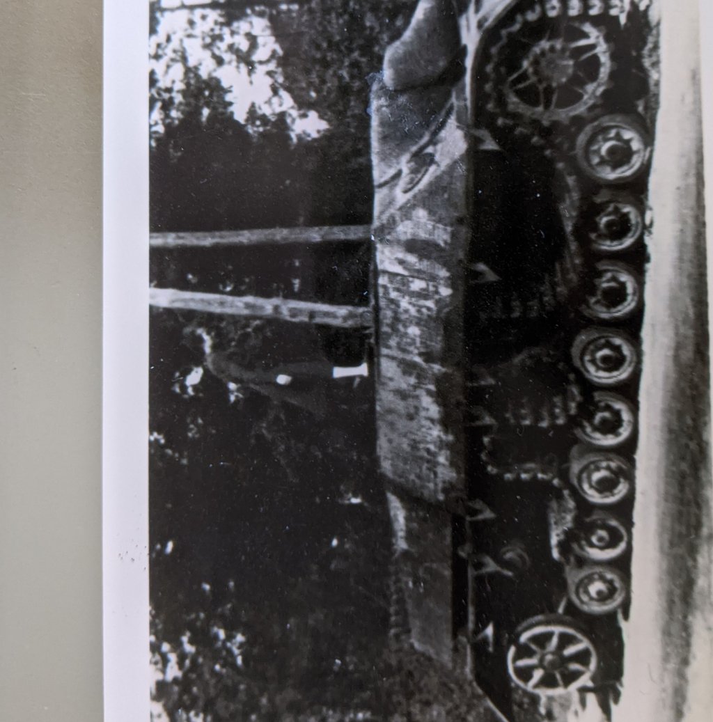 Ein Foto des Jagdpanzers der Division Clausewitz, der am Lazarett nahe Wernstedt stand. Solche und andere fotografischen Zeitzeugnisse hütet Nick Fankhänel als Kakerbecker Ortschronist.