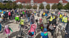 Die Fahrraddemo startete am Sonntag auf dem Domplatz in Magdeburg.
