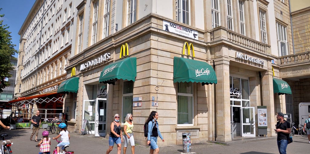 Auf eine McDonald's Fililale wie hier in Magdeburg warten die Zerbster bislang vergeblich.