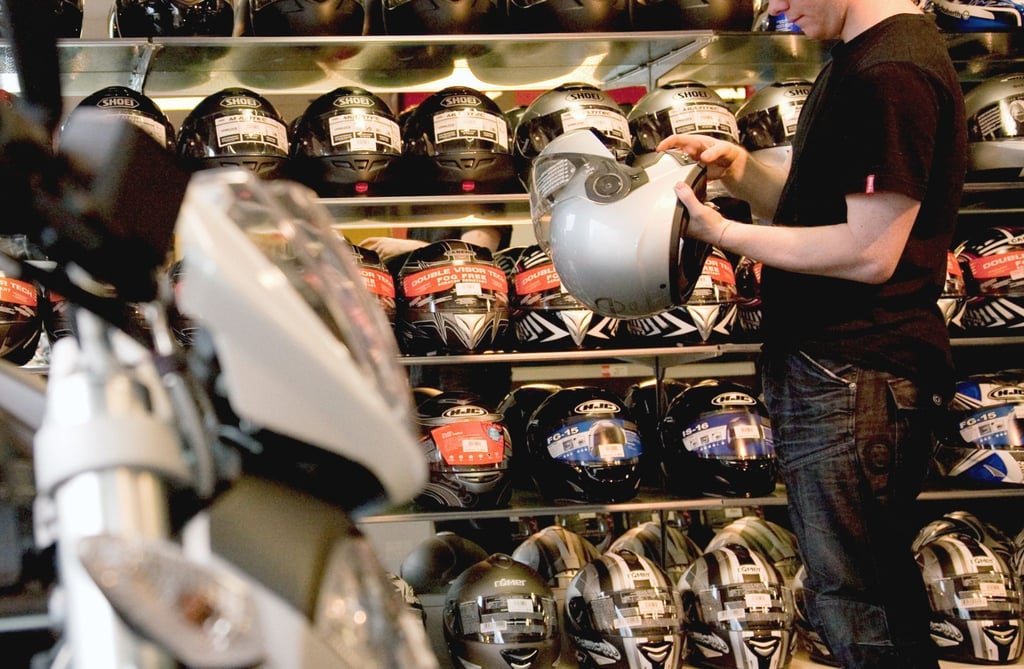 Welcher Helm passt zu meinem Kopf? Beim Kauf sollten Sie nicht auf einen Schnell- und einen Dauertest verzichten.