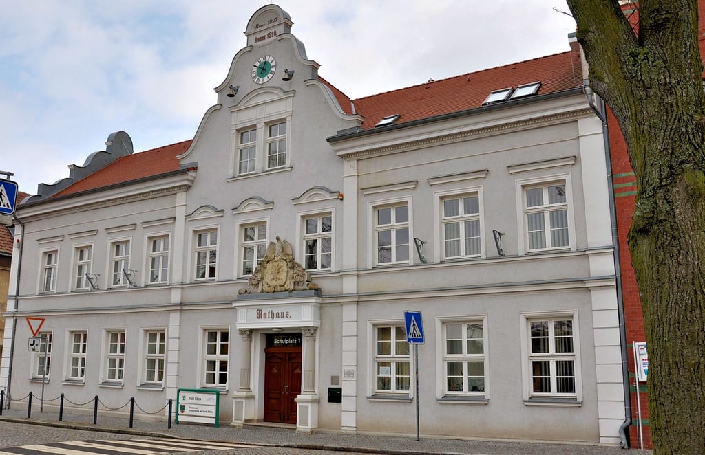 Im Rathaus in Klötze steht die Verwaltungsspitze wegen unsicherer Geldanlagen in der Kritik. Eine Million Euro aus der Stadtkasse soll der Vize-Bürgermeister in eine Lebensversicherung gesteckt haben.