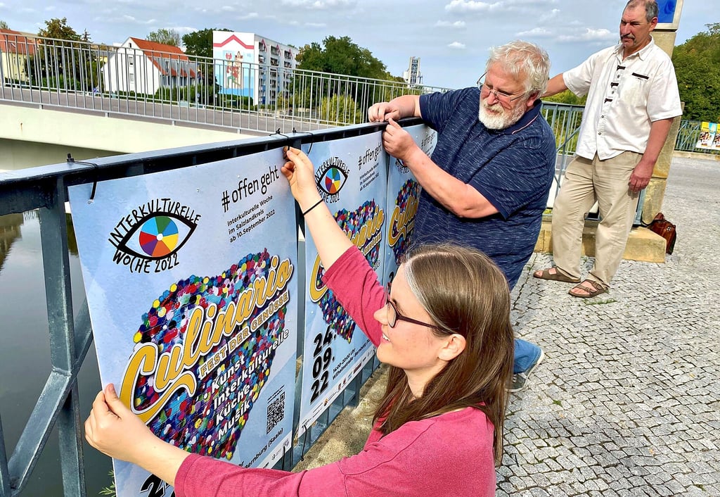 Sarah Baginski (links), Bernhard Windirsch und Wladimir Griniw arbeiten für „Culinario“ in Bernburg eng zusammen.