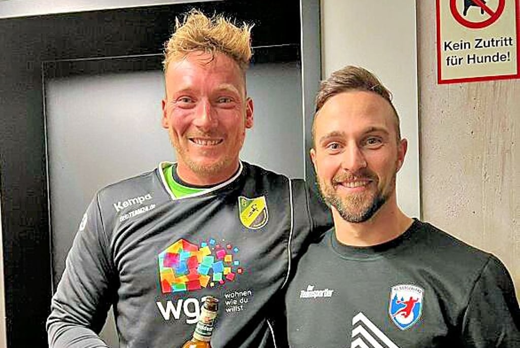 Die besten Torschützen ihrer Teams: der Wahl-Apoldaer Jan Schindler (l.) und HCB-Kapitän Kenny Dober - einst langjährige Teammitglieder, am Samstag im Spiel Konkurrenten.