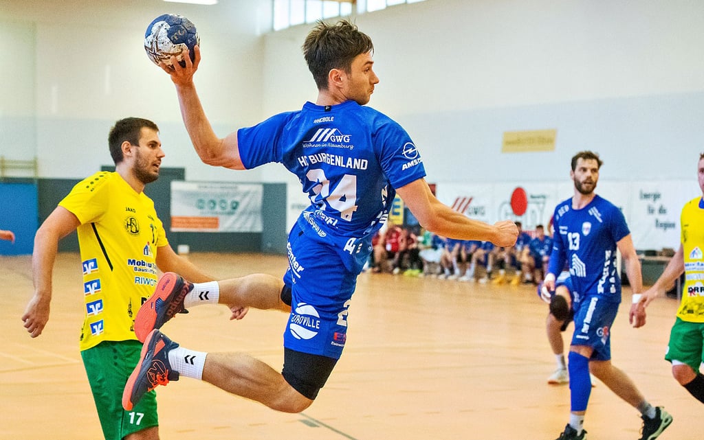 Der aus Ronneburg zum HCB gekommene Rechtsaußen Richard Vogel (hier beim Saisonauftakt gegen Bad Blankenburg) erzielte beim klaren Auswärtssieg in Apolda fünf Tore für seinen neuen Verein.