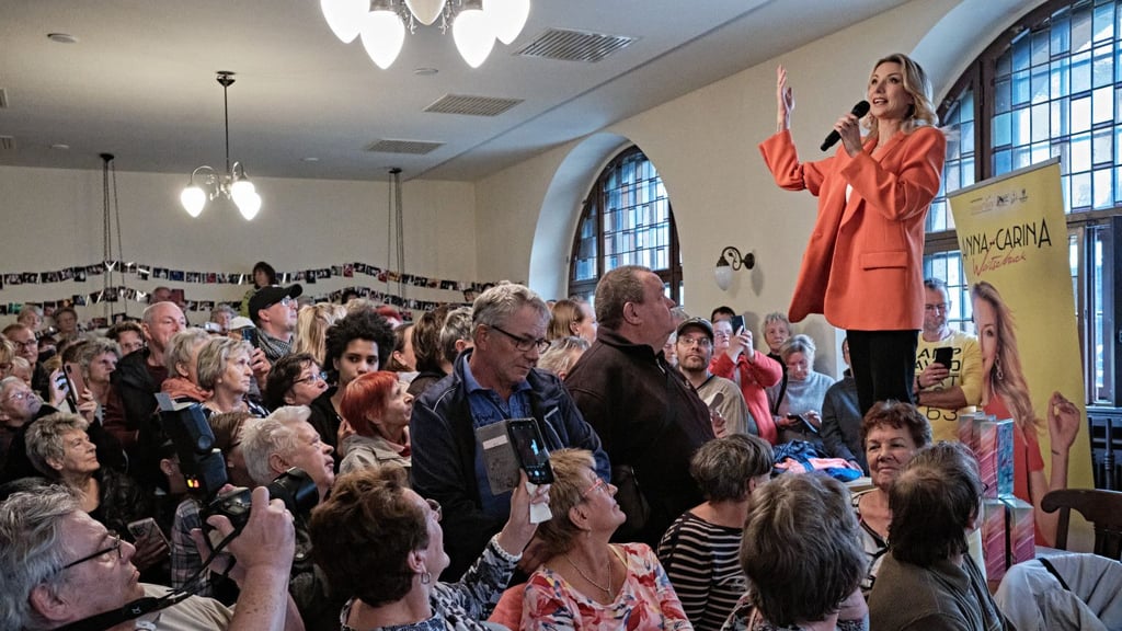 Anna-Carina Woitschack sang am Sonntag im alten Ratskeller in Dessau.&nbsp;
