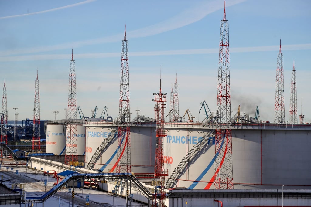 Öltanks des staatlichen russischen Unternehmens Transneft nahe der russischen Ostseeküste.