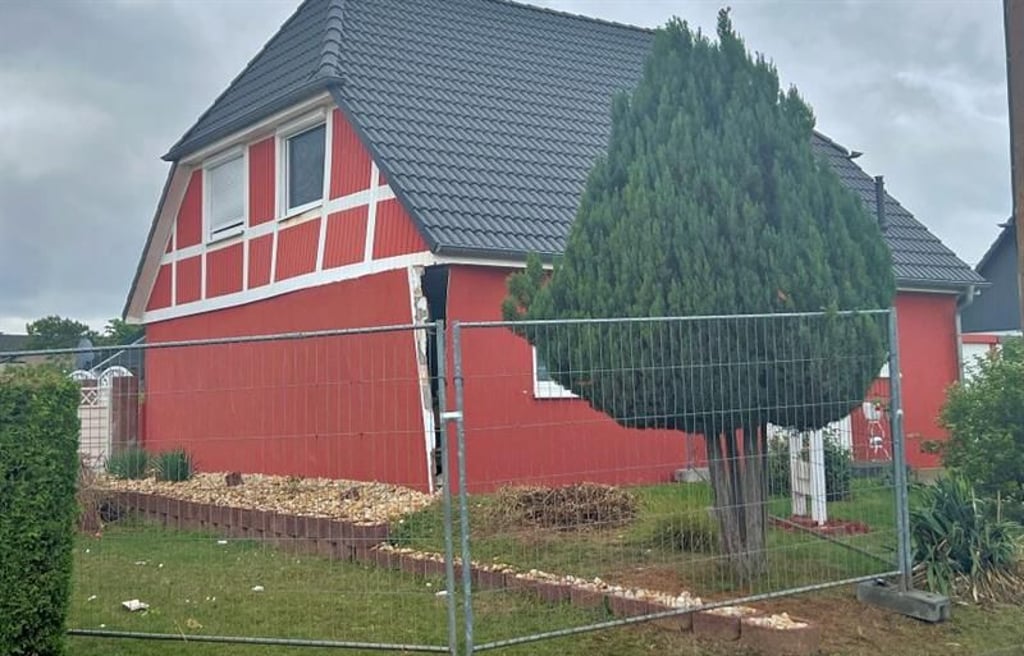 Nach einer schweren Verpuffung in einem Wohnhaus in Brücken im Landkreis Mansfeld-Südharz am Sonntag ist eines der beiden Unfallopfer gestorben.