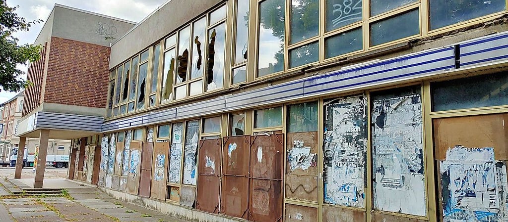 Einst beliebter Veranstaltungsort und Treffpunkt, nun dem Abriss geweiht: das alte Klubhaus der Werktätigen in Halberstadt.