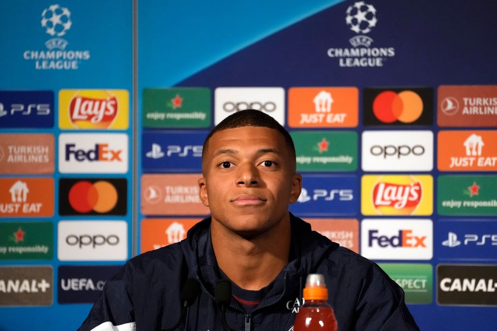 Paris Saint-Germain-Spieler Mbappe nahm nicht am Fototermin der Nationalmannschaft teil. Dies liege an den Bildrechten des Verbandes.