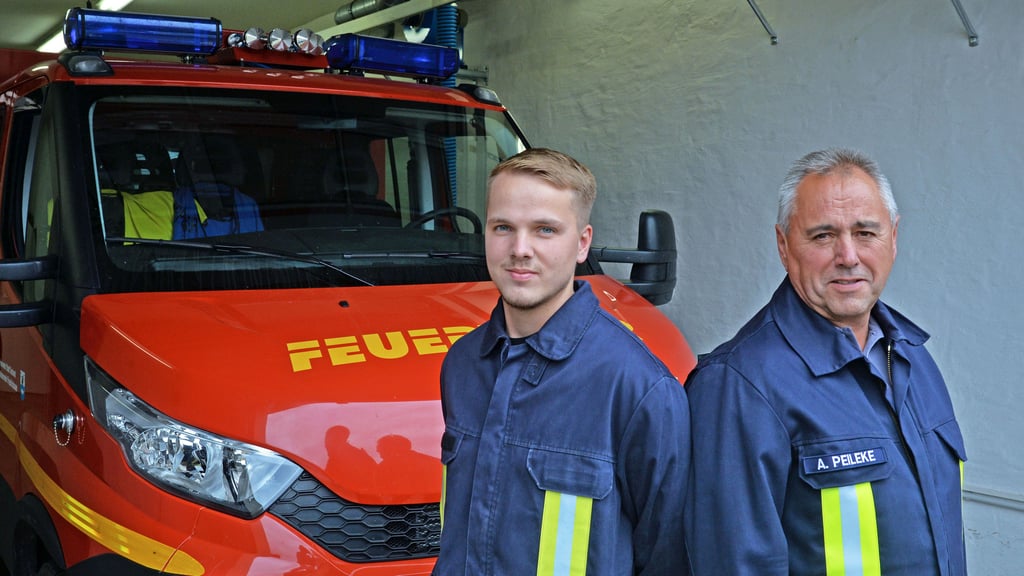 Andreas und Moritz Peileke, Vater und Sohn, führen die Friedrichsauer Feuerwehr.