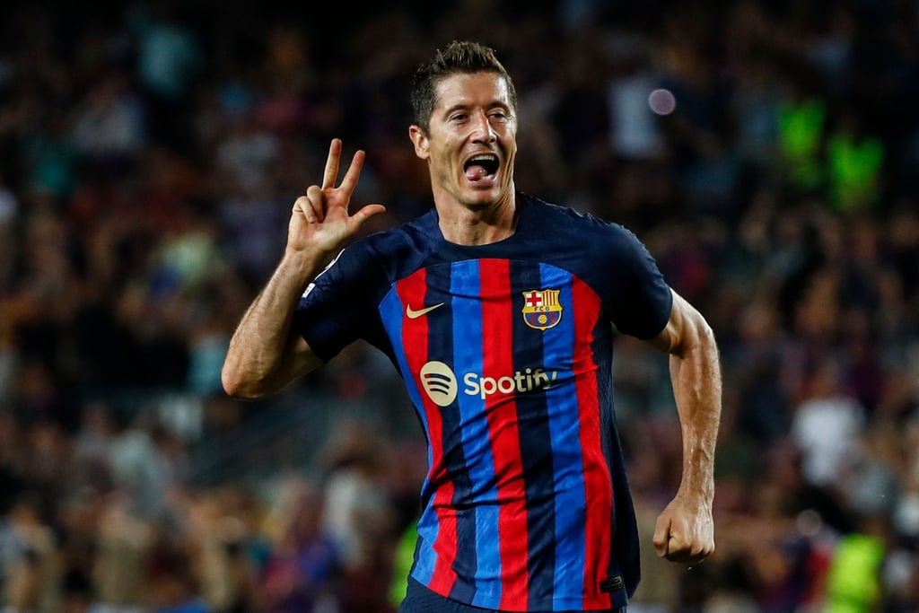Seit dieser Saison im FC Barcelona Trikot zu sehen: Robert Lewandwoski. Der ehemalige Bayern-Stürmer fühlt sich wohl bei seinem neuen Verein.