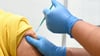 Die Ständige Impfkommission (Stiko) hat sich in einem Beschluss in bestimmten Fällen für eine Corona-Auffrischimpfung mit angepassten Präparaten ausgesprochen.