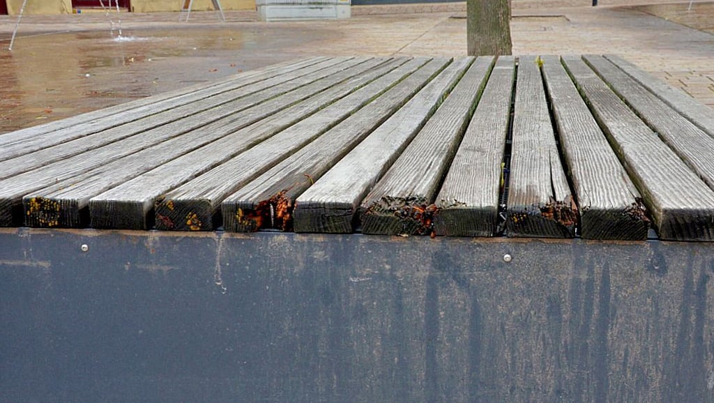 Der Zustand der Bänke auf dem Marktplatz haben zu einer erneuten Beschwerde von Schönebecker Bürgern geführt.