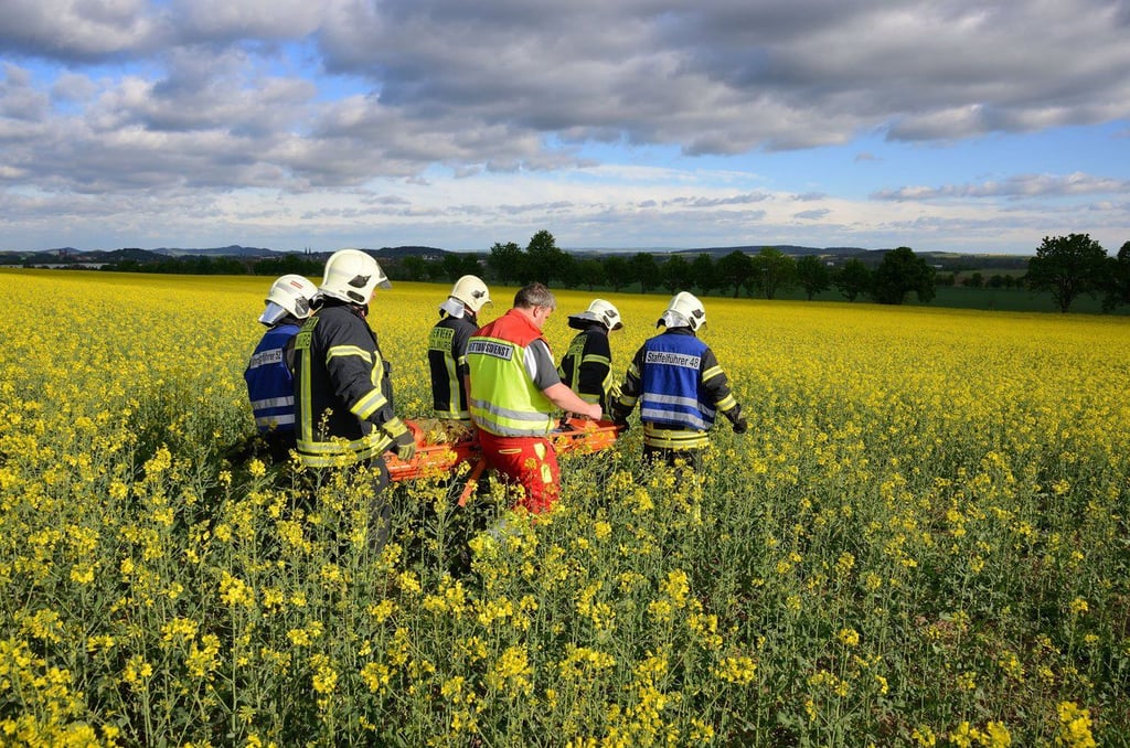 Für die Tragehilfe werden bei schweren Patienten sechs Personen benötigt.