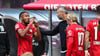 RB-Trainer Marco Rose mit seinen Nationalspielern Christopher Nkunku (l.) und Emil Forsberg (r.).
