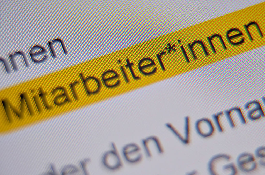 Das Gendersternchen, hier in einem Behördendokument, führt immer wieder zu Diskussionen - auch in Halle.