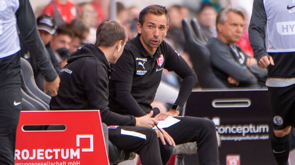 Kontinuität ist angesagt: André Meyers Trainerstuhl beim Halleschen FC wackelt nicht.