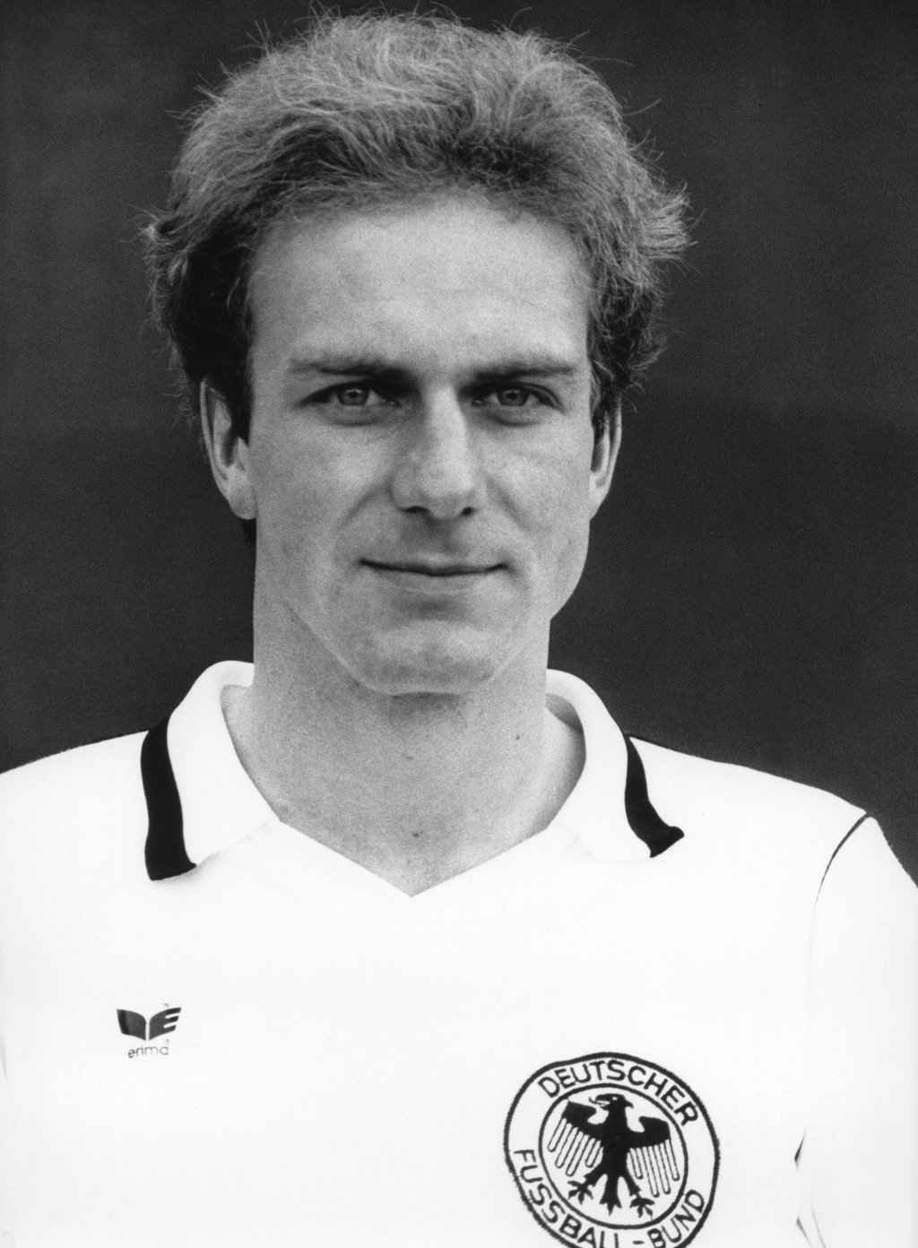 Bayern-Stürmer Karlheinz Rummenigge vom FC Bayern, wie er 1980 aussah, als ihn Hansi Flick als Teenager um ein Autogramm gebeten hat.