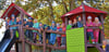 Die Kindergartenkinder der „Rappelkiste“ in Elbingerode freuen sich über ihren neuen Spielturm vor dem Haus. 