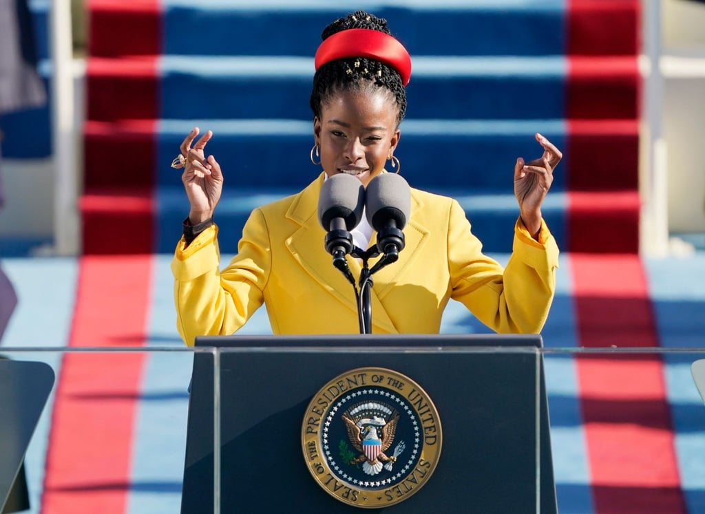 Die US-amerikanische Dichterin Amanda Gorman liest ein Gedicht während der Amtseinführung von US-Präsident Joe Biden im Januar 2021.