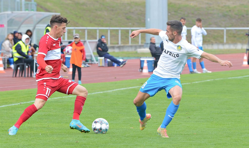 Stefan Korsch (links) sorgte mit seinem Tor zum 1:0 für Hoffnung auf den ersten Sieg.