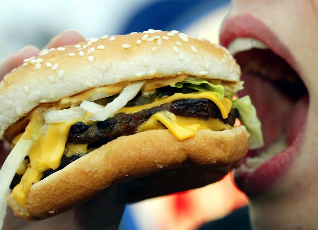 Ungesunde Ernährung gehört neben Alkohol- und Zigarettenkonsum zu den größten Risikofaktoren für nicht übertragbare Krankheiten wie Herz-Kreislauf-Erkrankungen, Krebs und Diabetes.
