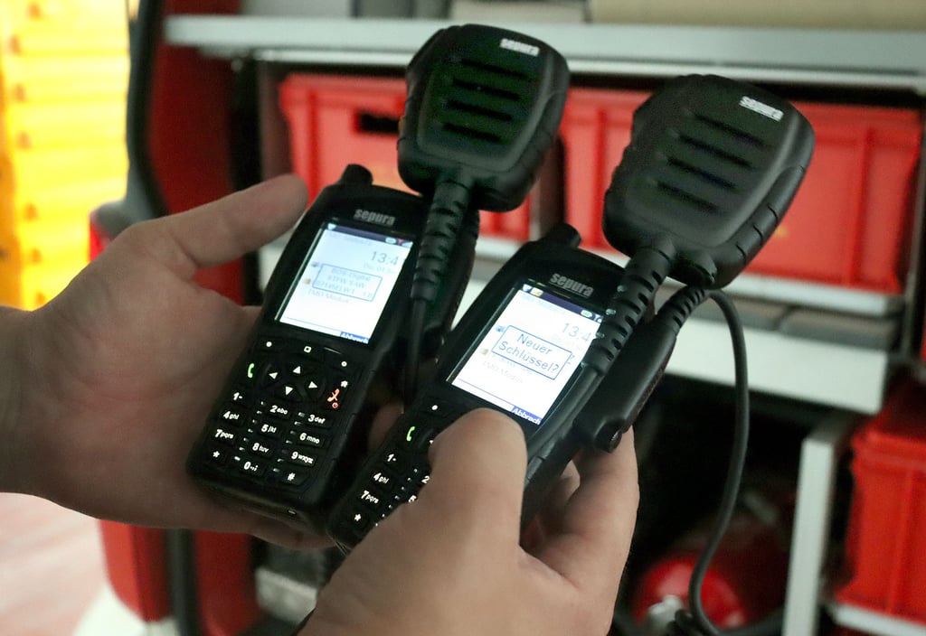 Feuerwehrleute sind bei ihren Einsätzen auf Funkgeräte angewiesen. Doch länderübergreifend funktioniert die Verständigung zwischen Niedersachsen und Sachsen-Anhalt nicht.