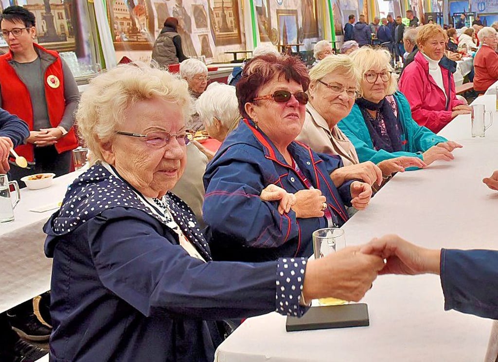 Beim Seniorenfest wurde geschunkelt.